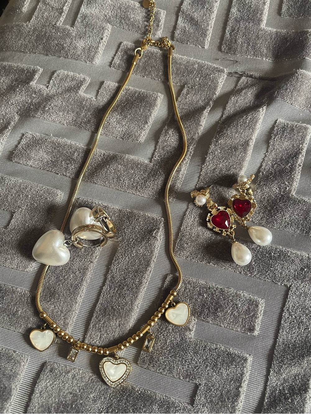 Jewellery bundle! Gold & Pearl Heart Necklace and multiple earrings!